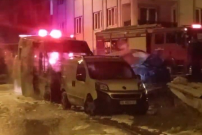 Servis minibüsü alev topuna döndü, 2 araç kullanılamaz hale geldi