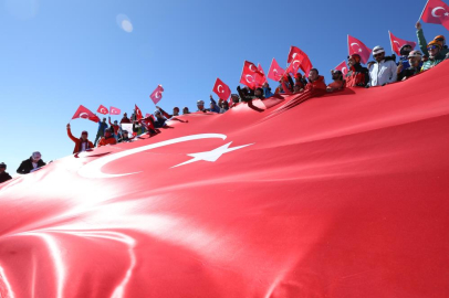 Zirvede 100'üncü yıl coşkusu