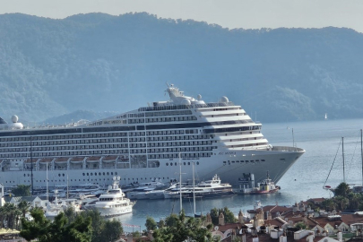 Dev yolcu gemisi bin 497 yolcusu ile Marmaris’e geldi