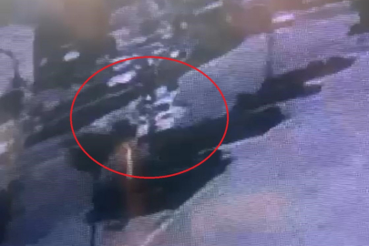 Yolun karşısına geçen bisikletliye otomobil böyle çarptı
