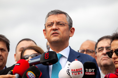 CHP lideri Özel: "Atatürk’ün partisini iktidar yapma noktasında Ecevit'i örnek alan yürüyüşümüz delegelerimizin takdiriyle sonuçlandı"