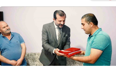 Başkan Işık’tan Akyol ailesine bayrak hediyesi