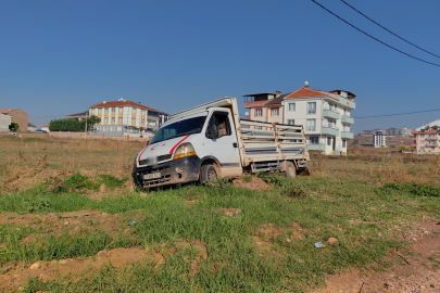 Arıza yapan kamyonetin altına bakarken kamyonetin altında kaldı