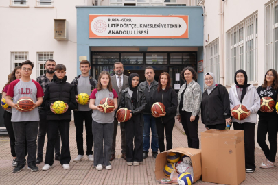 Sporcu Kenti Gürsu’da Okullara Spor Desteği