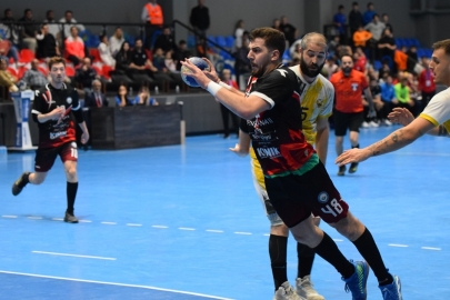 Nilüfer Belediyespor, Konya Büyükşehir Belediyespor’u yenerek avantajı ele geçirdi