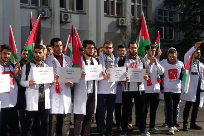 Doktorlar ve tıp öğrencileri Gazze’deki hastane katliamına isyan etti