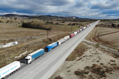 Türkiye-Bulgaristan sınırında kilometrelerce tır kuyruğu oluştu