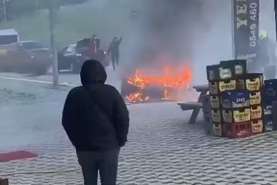 Bursa’da otomobil alev alev yandı