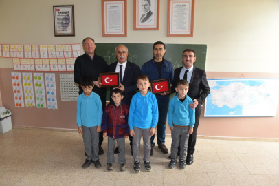 1040 eğitim çalışanını tek tek ziyaret etti