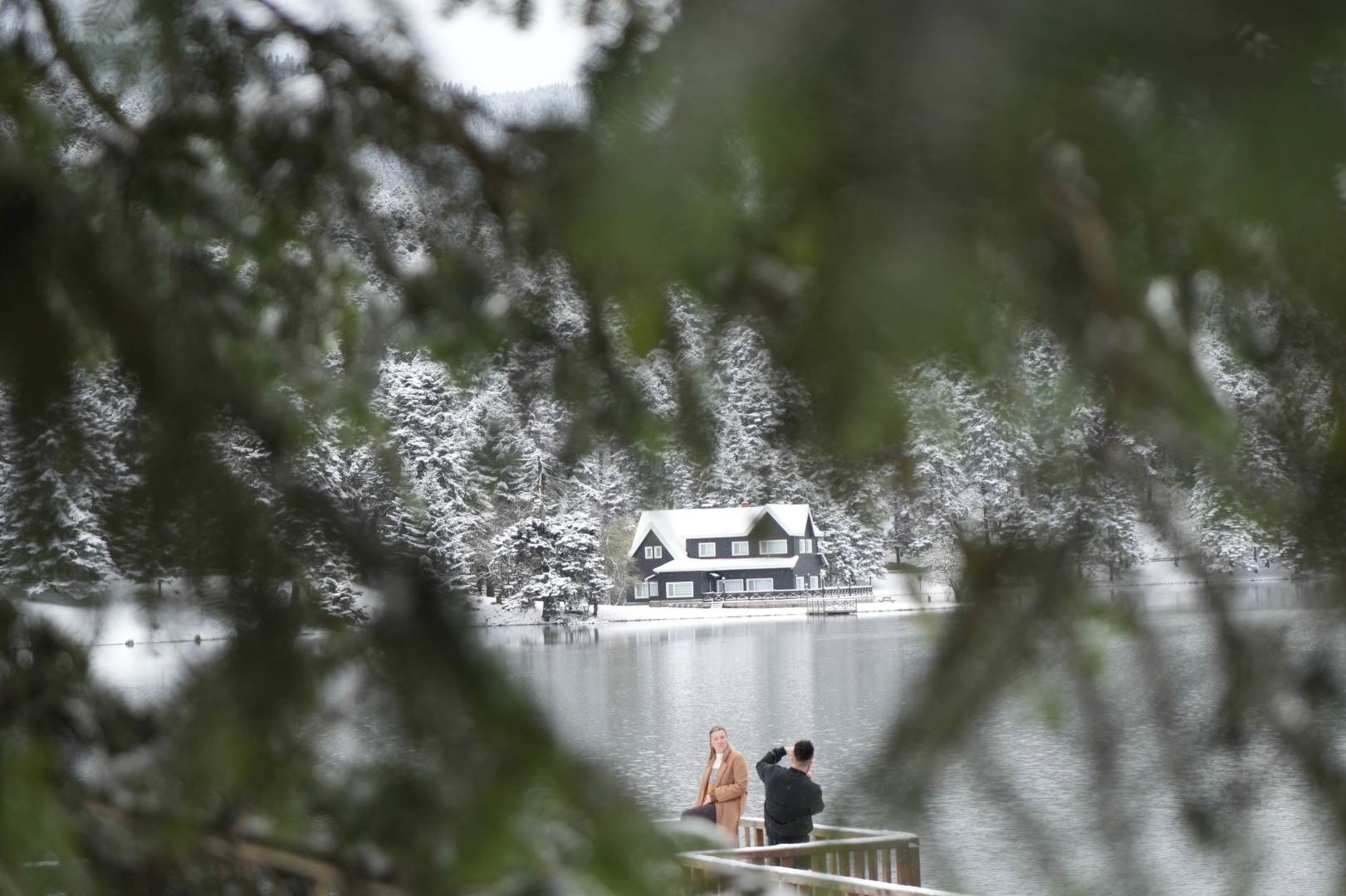 Doğa harikası Gölcük Tabiat Parkı’nda masalsı kış manzarası