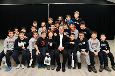 Okul başkanının seçim vaadi gerçek oldu: Başkan Kanar okula ziyarete geldi