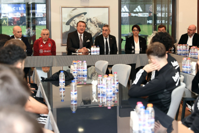 Hasan Arat, Beşiktaşlı futbolcularla bir araya geldi