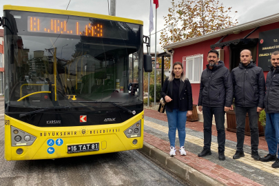Bursa'da 5 yıl sonra mahalleye gelen otobüsü büyük sevinçle karşıladılar