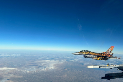 Türk savaş uçakları Kıbrıs'ın güneyinde!