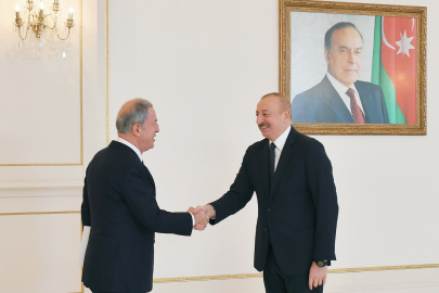 Bakan Hulusi Akar Aliyev ile görüştü