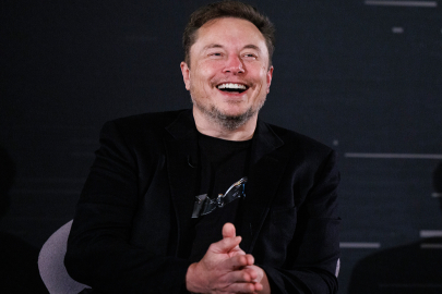 Tarihte bir ilk! Elon Musk dünyanın ilk dolar trilyoneri oldu