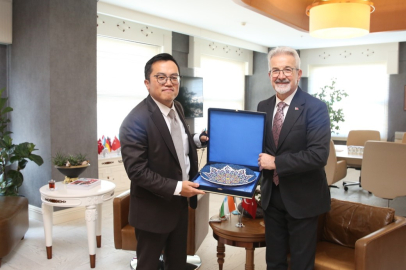 Başkan Erdem Hindistan Başkonsolosu’nu ağırladı