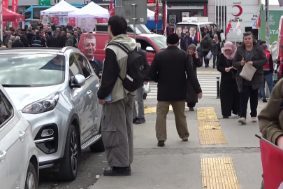 CHP’nin seccade dağıtmasına vatandaşlar tepki gösterdi