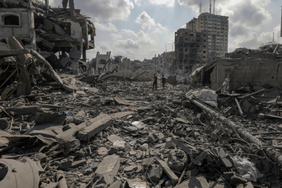 İsrail, sivillerin sığındığı evleri vurdu: 14 ölü