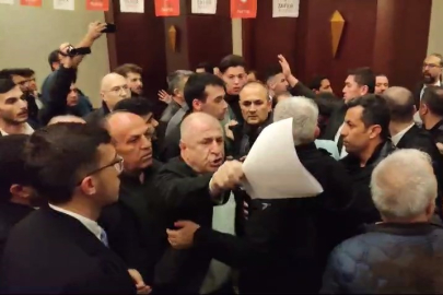 Ümit Özdağ’dan tekme ve yumrukla birbirine giren partililere: "Terbiyesiz adamlar”