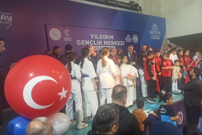 Bakan Bak, Bursa’da Yıldırım Gençlik Merkezi'nin açılışına katıldı