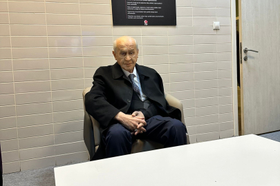 MHP Lideri Bahçeli kurultay öncesi omzunu burktu