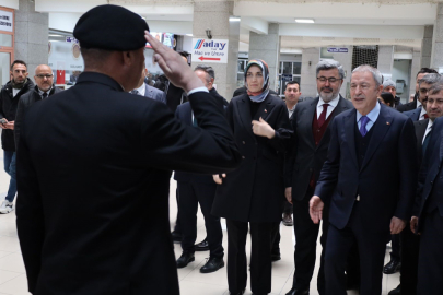 TBMM Milli Savunma Komisyonu Başkanı Akar’a şaşırtan karşılama