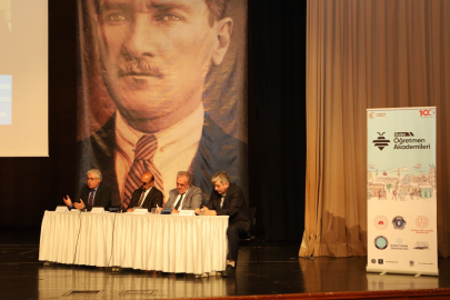 Bursa’da ’21. Yüzyılda Öğretmen Olmak’ konulu panel düzenlendi