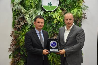 BALKANTÜRKSİAD'dan Osmangazi Belediye Başkanı Erkan Aydın’a hayırlı olsun ziyareti