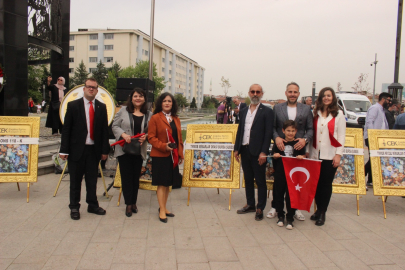 Mimarlar Odası Bursa Şubesi Atatürk Anıtı'na çelenk koydu