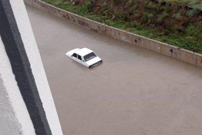 Ankara'da sağanak yağış etkili oldu, sokaklar göle döndü