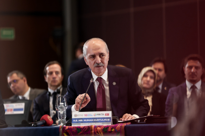 Kurtulmuş: “Suriyelilerin hayatta kalmak için tek bir çaresi Türkiye'ye göç etmeleriydi”