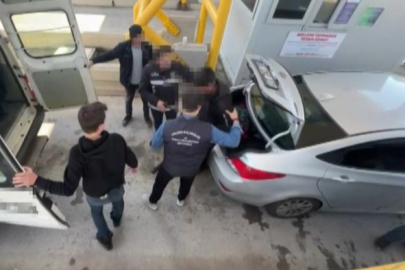 Göçmen kaçakçıları: Kimi elbise dolabında, kimi bagajda yakalandı