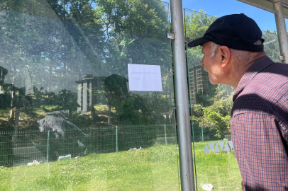 Durağa asılan 'evlenme ilanı' şaşırttı!