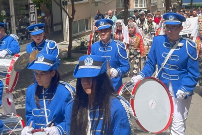 İlk kutlama Bursa Ticaret Lisesi’nden