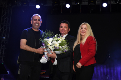 Bursa’da Haluk Levent söyledi, on binler eşlik etti