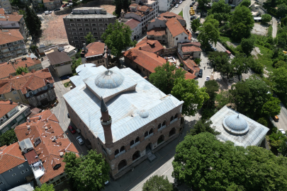 658 yıllık tarihi cami ucube yapıların arasında kurtarılmayı bekliyor