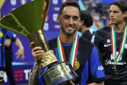 Hakan Çalhanoğlu, Serie A’da sezonun en iyi orta saha oyuncusu ödülüne aday gösterildi