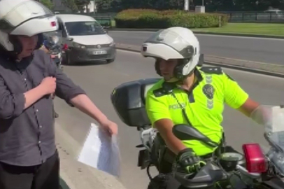 Bursa'da geç kalan öğrencileri yine motosikletli polisler yetiştirdi