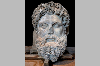 Kibele Köşkü’nden sonra Zeus’un başı bulundu