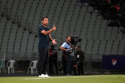 Giovanni van Bronckhorst, Beşiktaş kariyerine kupayla başladı