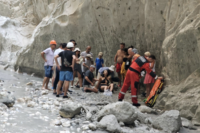 Saklıkent Kanyonu’nda düşen kaya parçası 2 turisti yaraladı