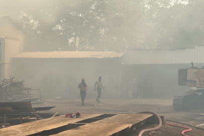 Bursa'da korkutan yangın : Odun depoları tehlike altında