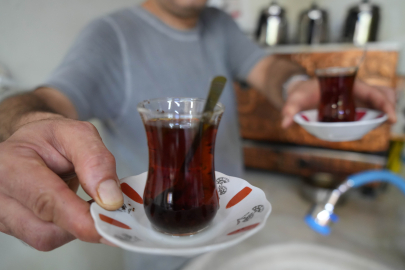 Menemenin ‘soğan' tartışmasına çayın ‘suyu' eklendi