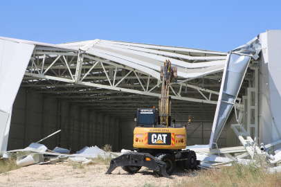 Nilüfer'de iki kaçak yapı daha yerle bir edildi