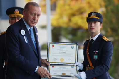 Harp Okulu birincileri kadın subaylar oldu