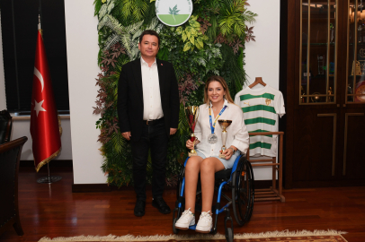 Başarılı rallici mutluluğunu Başkan Aydın’la paylaştı