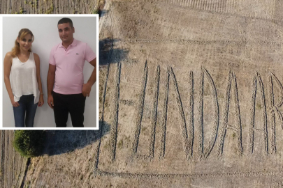 Funda Arar hayranlığı tarlaya traktörle isim yazdırdı