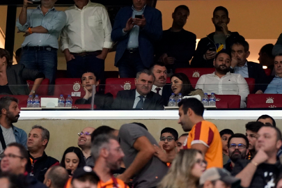 Bakan Osman Aşkın Bak, Galatasaray - PAOK maçını takip etti