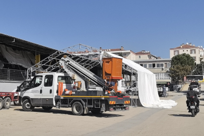 Pazar yerine branda kurarken 5 metre yükseklikten düştü, ağır yaralandı